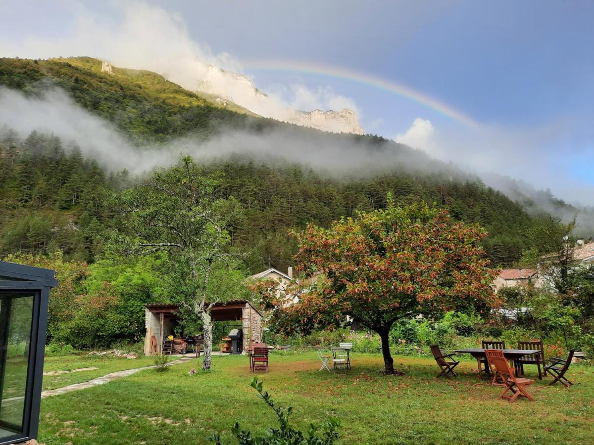 فندق La Bergerie A Menee Châtillon-en-Diois المظهر الخارجي الصورة